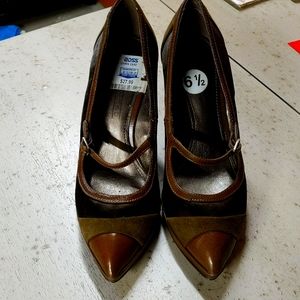 Brown versatile Mary Jane's with heel